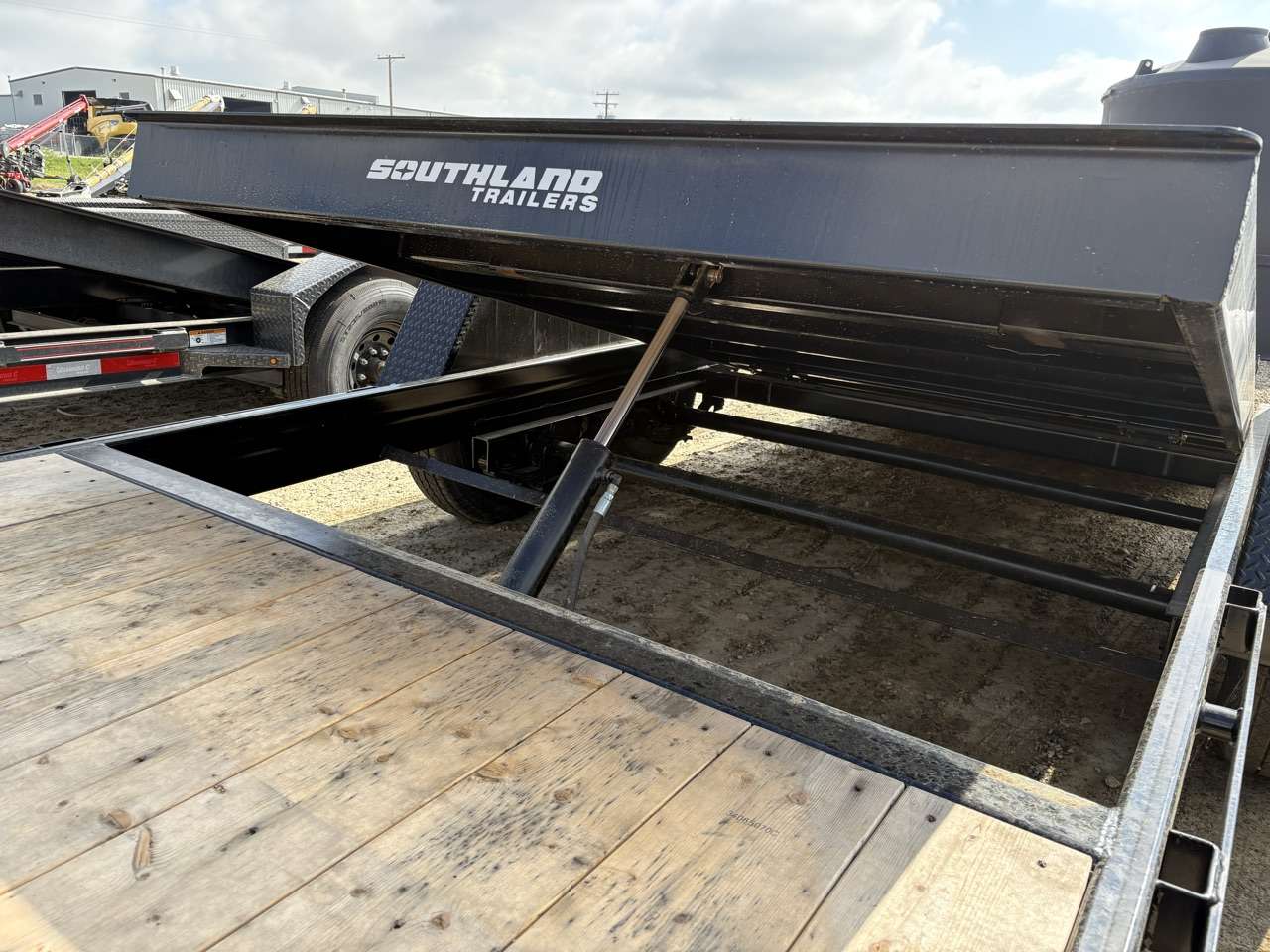 2026 Southland 20' (4' + 16') Partial Tilt Tandem 8K Trailer