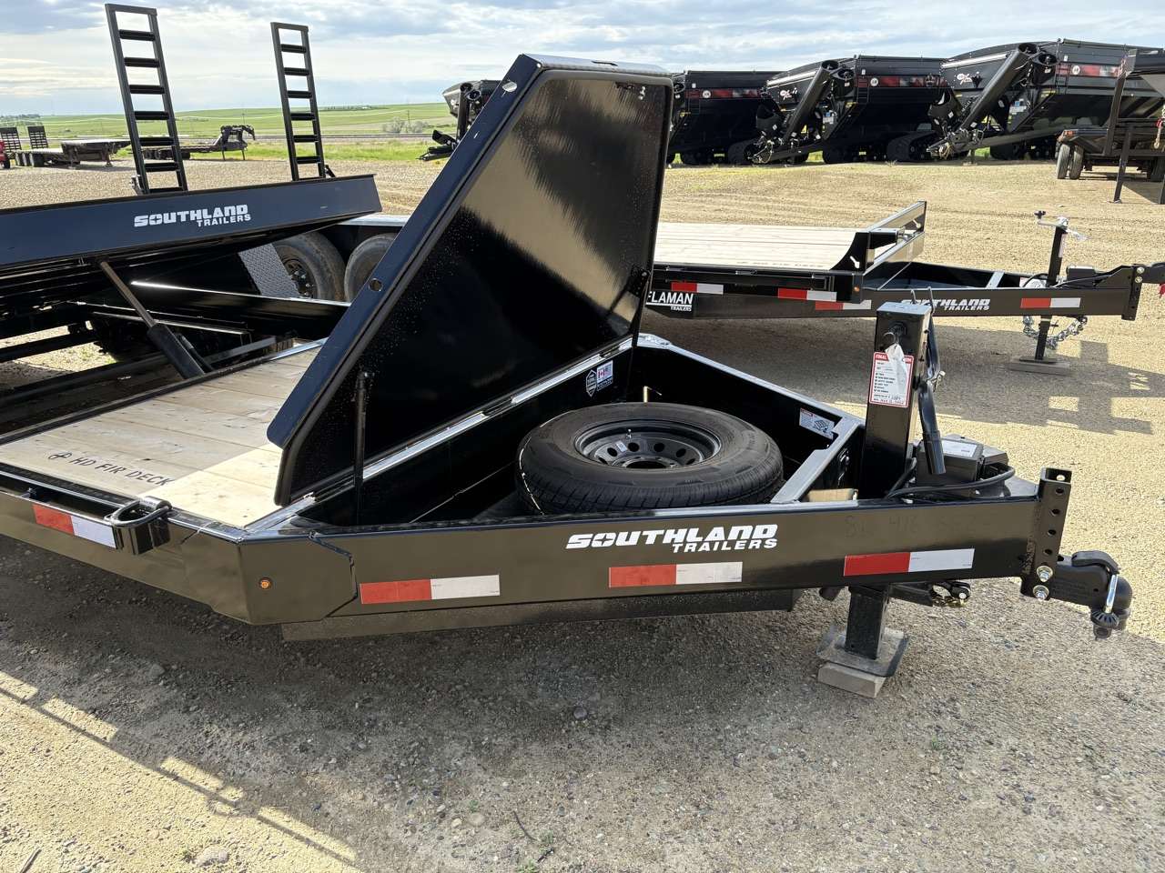 2026 Southland 20' (4'S+16'T) Partial Tilt Tandem 8K Trailer