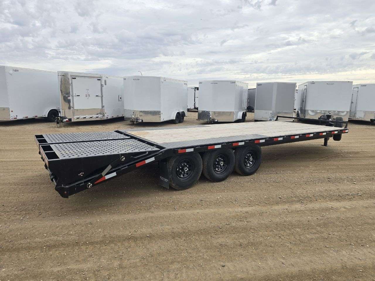 2026 Southland 20'+5' Beavertail Deckover Triple 7K Trailer