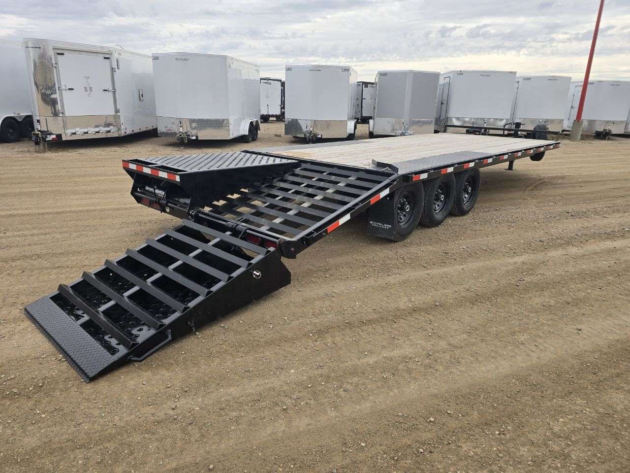 2026 Southland 20'+5' Beavertail Deckover Triple 7K Trailer