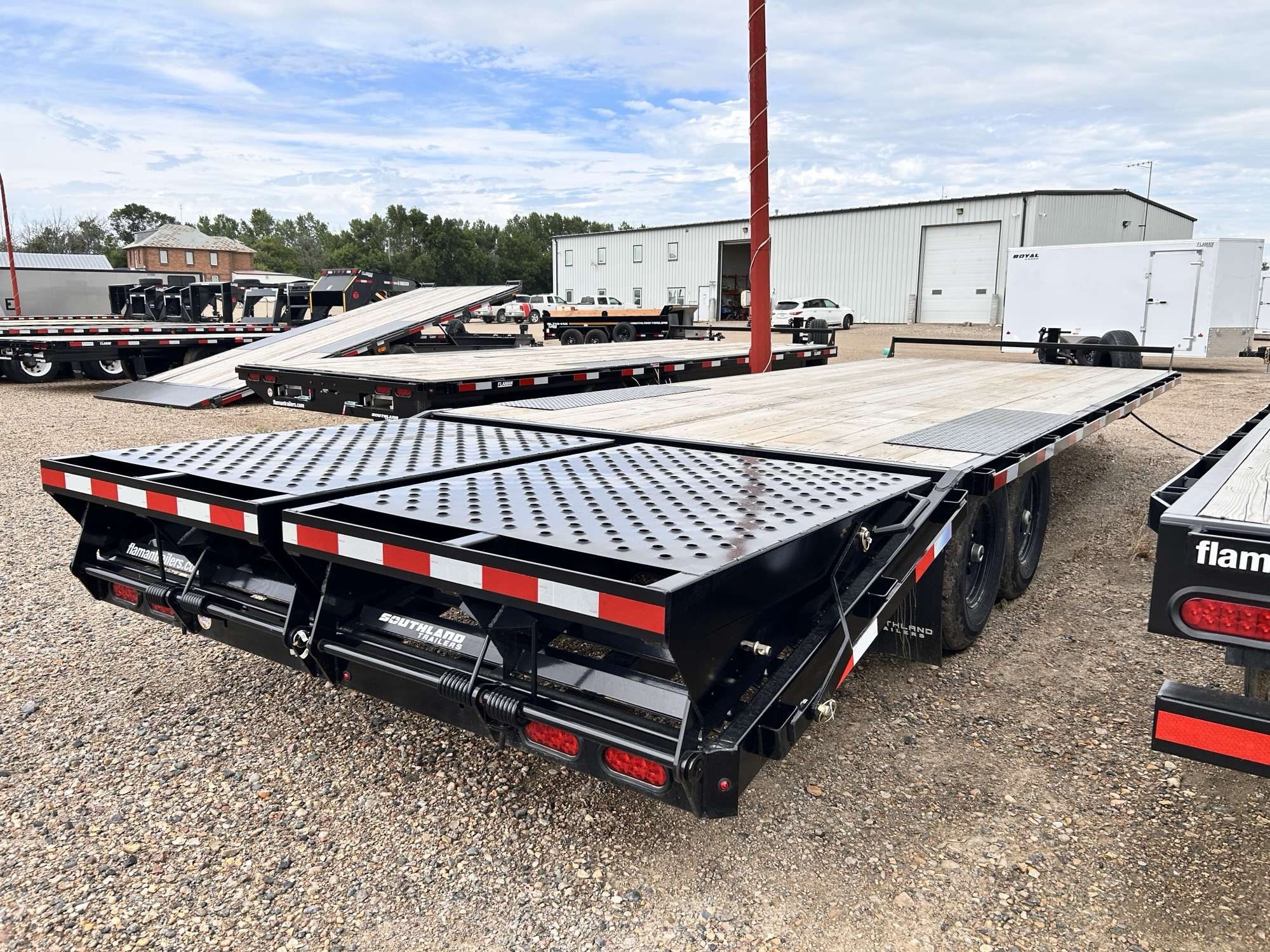 2026 Southland 20' + 5' BT Deckover Tandem 7K Trailer