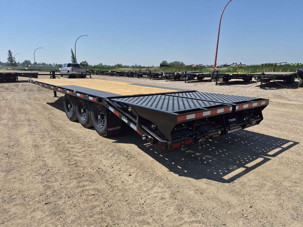 2026 Southland 20' + 5' BT Deckover Triple 7K Trailer