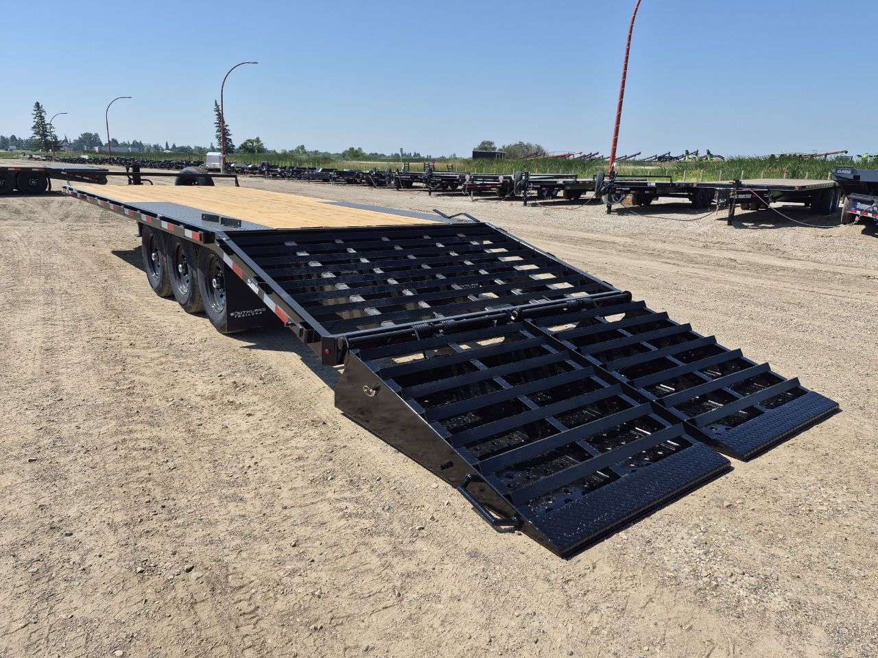 2026 Southland 20' + 5' BT Deckover Triple 7K Trailer