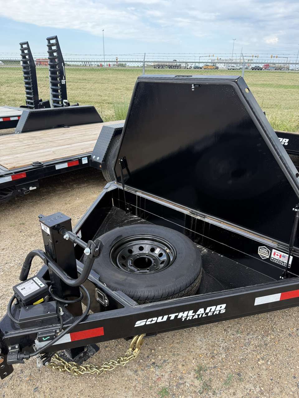 2026 Southland 22' (6' + 16') Partial Tilt Tandem 7K Trailer