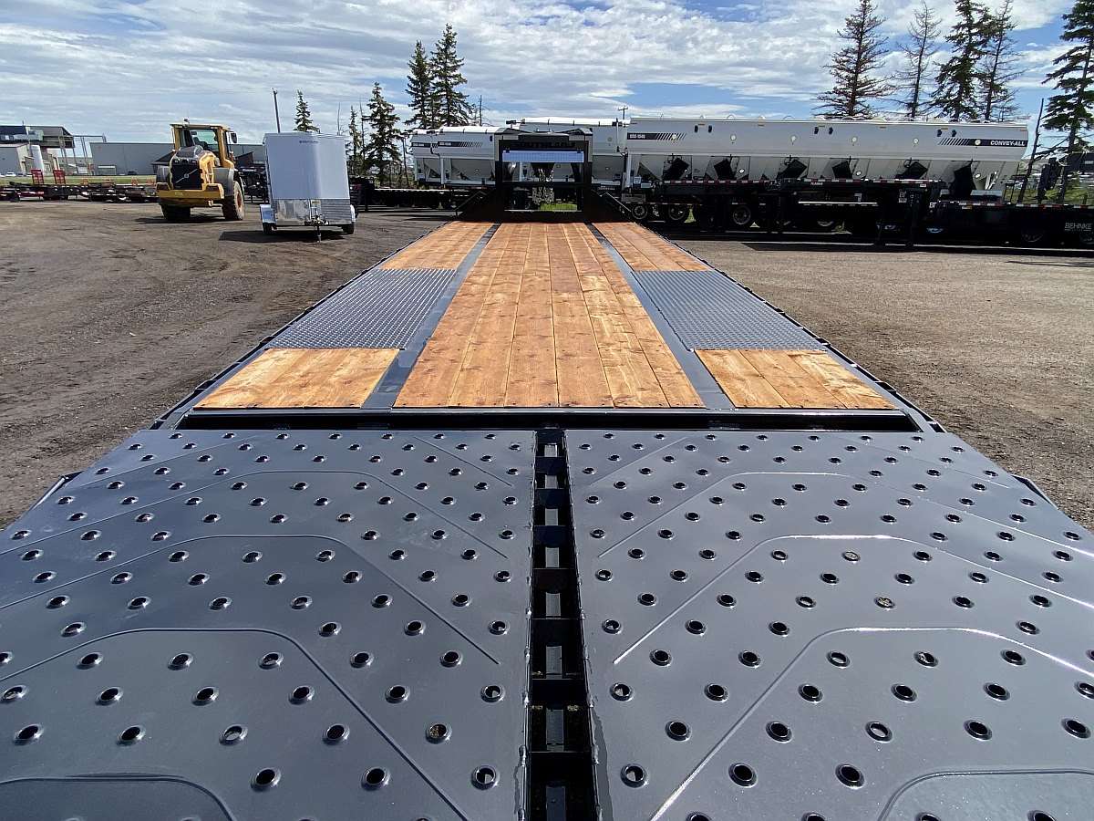 2026 Southland 24'+6' Gooseneck Trailer w/ 10K Axles