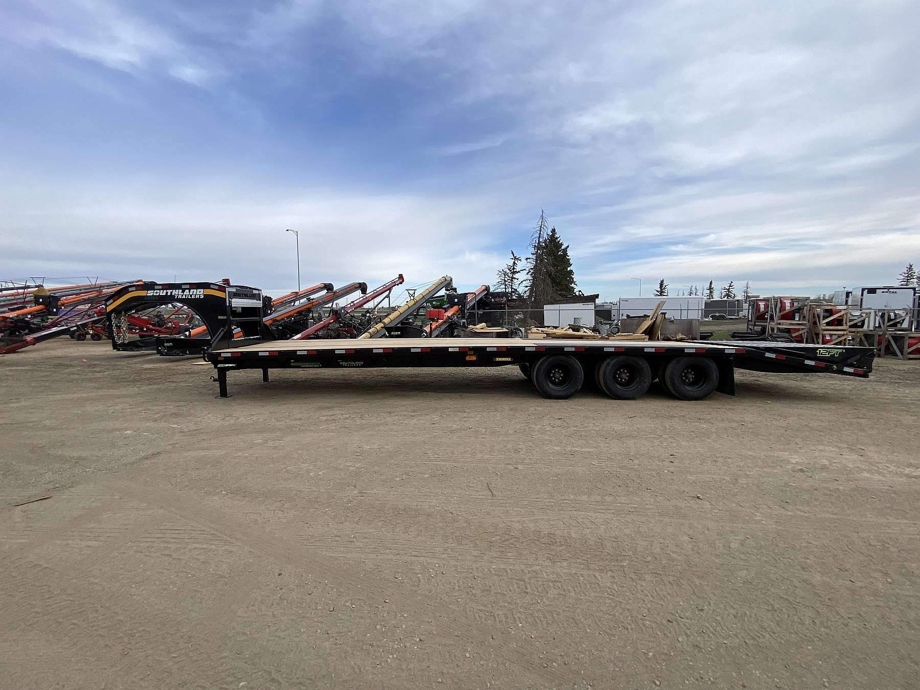 2026 Southland 28'+6' Tri-Axle Gooseneck Trailer