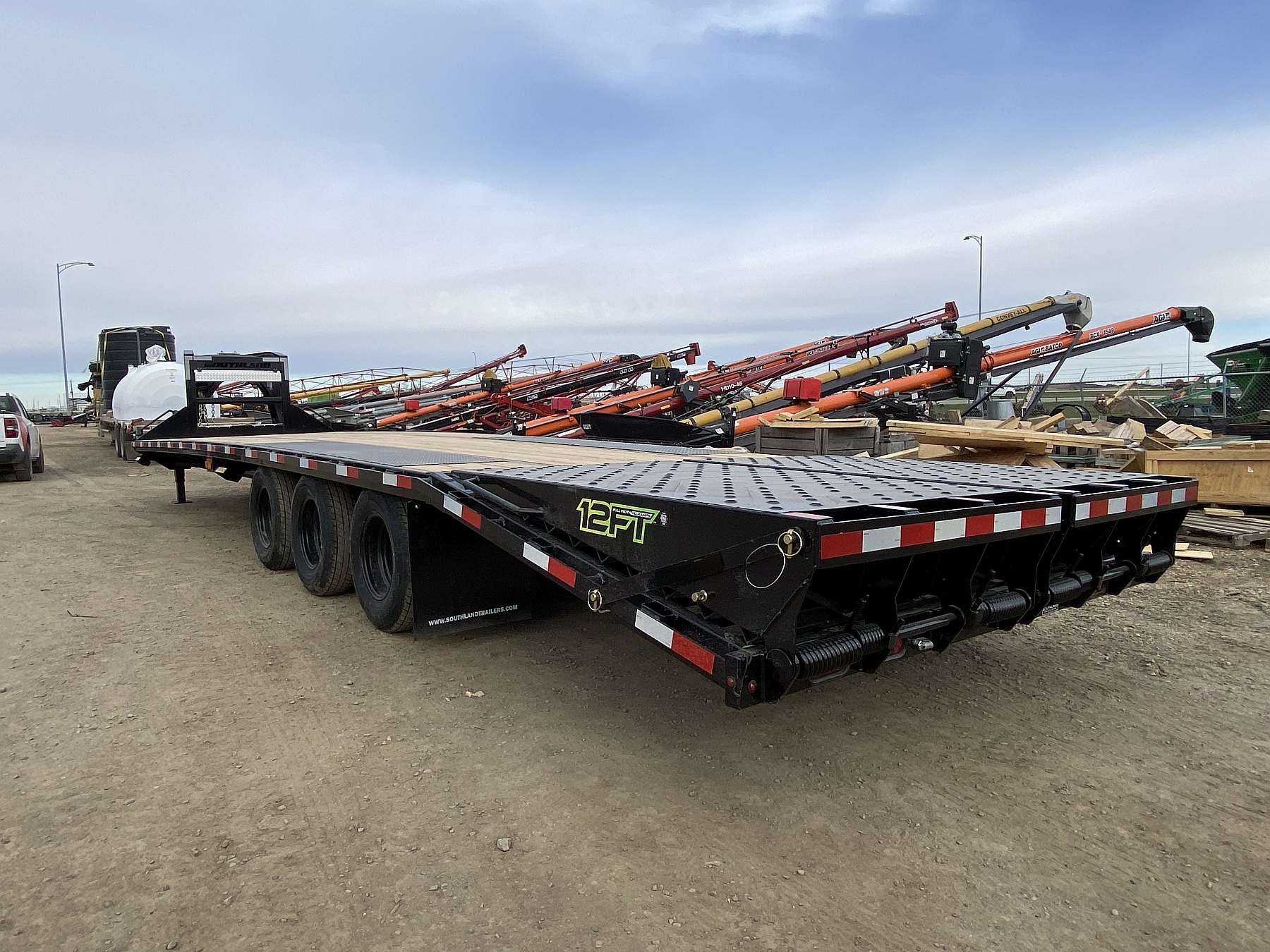 2026 Southland 28'+6' Tri-Axle Gooseneck Trailer
