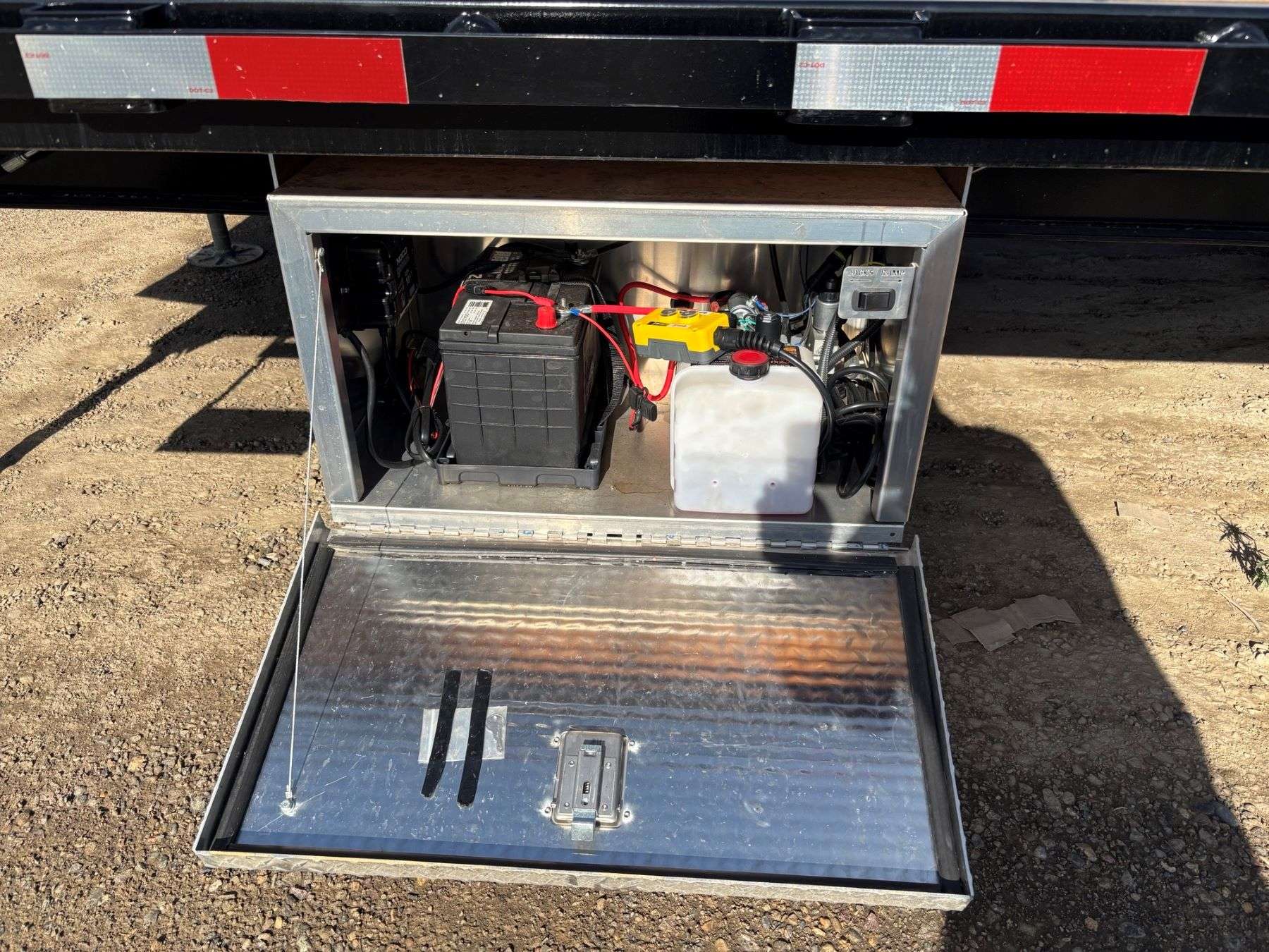 2026 Southland 32' Gooseneck w/ Hydraulic Beavertail