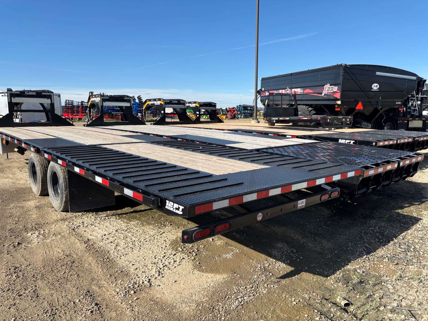 2026 Southland 32' Gooseneck w/ Hydraulic Beavertail