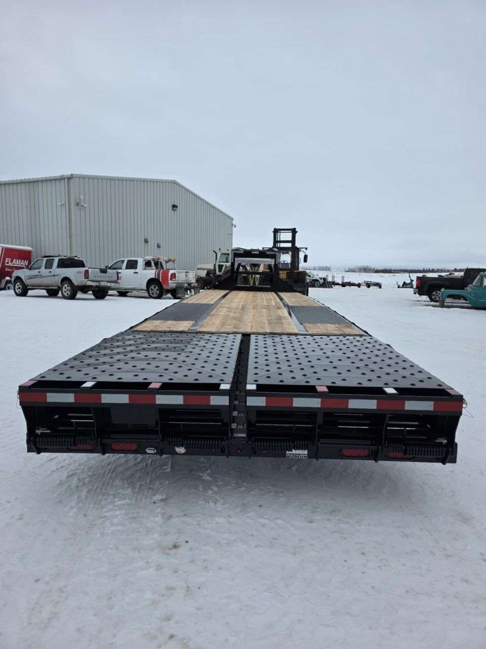 2026 Southland 8'6" x 30' GN Beavertail Flat Deck Trailer