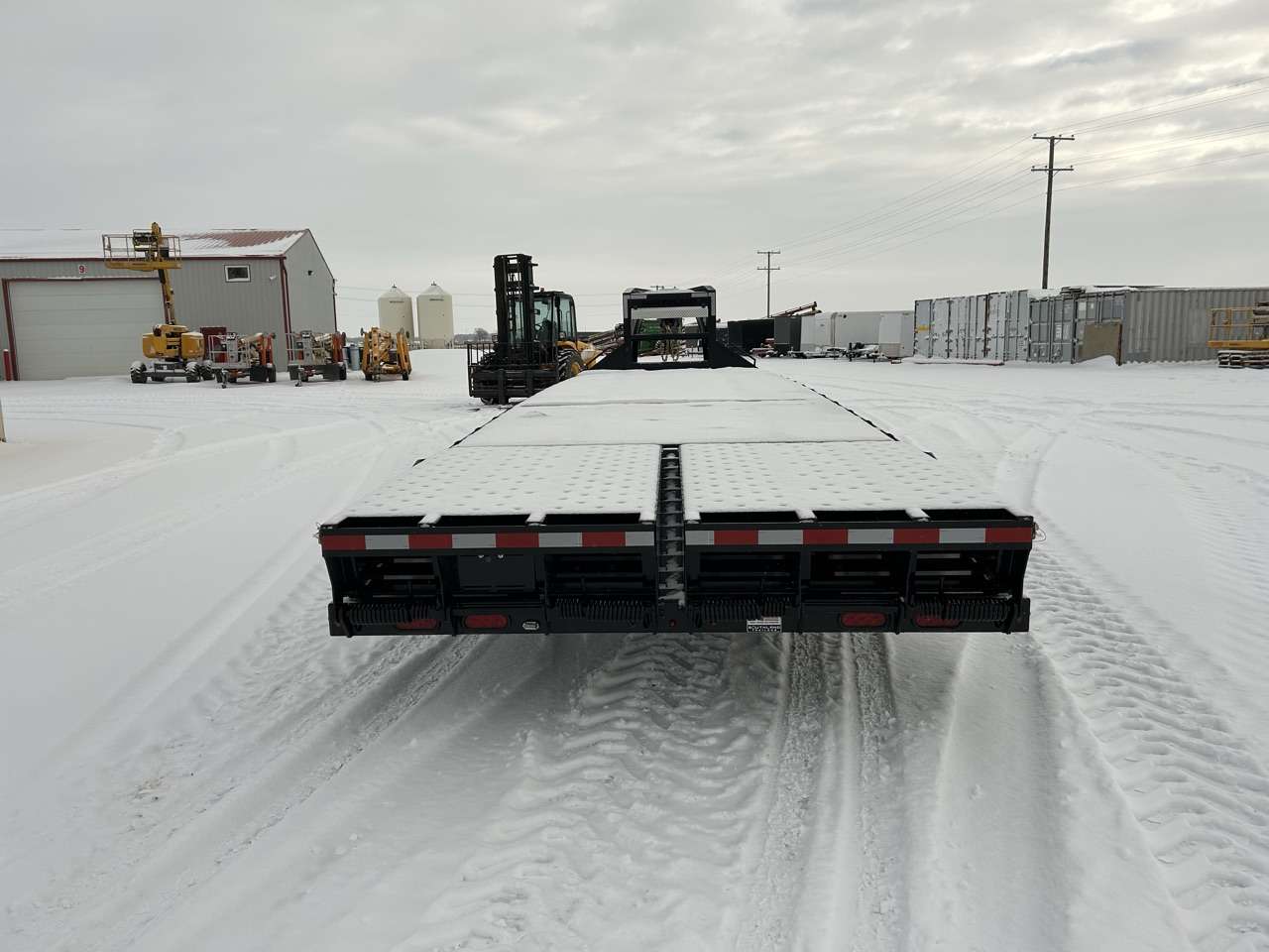 2026 Southland 8'6" x 32' GN Beavertail Flat Deck Trailer