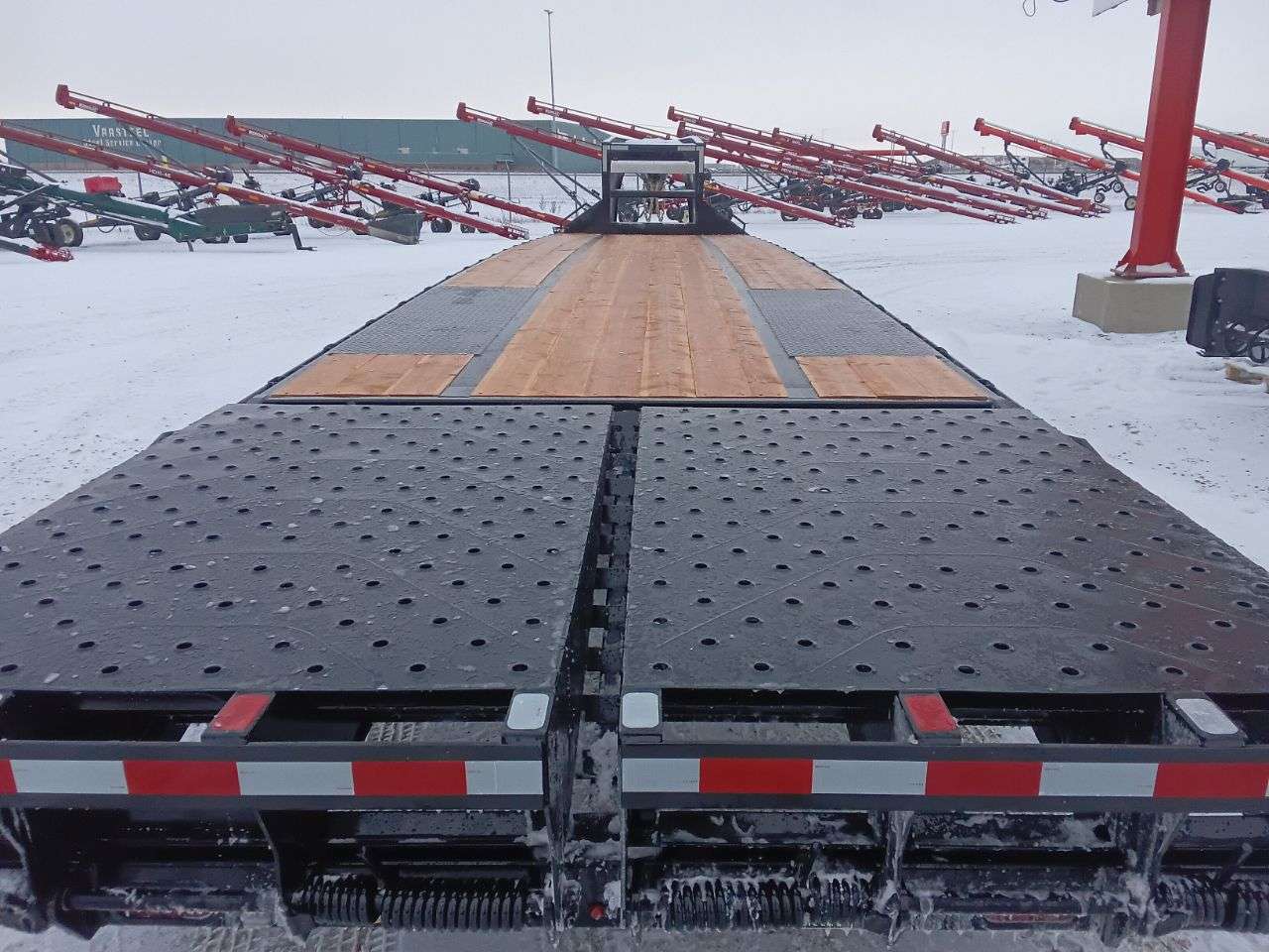 2026 Southland 8'6" x 38' GN Beavertail Flat Deck Trailer