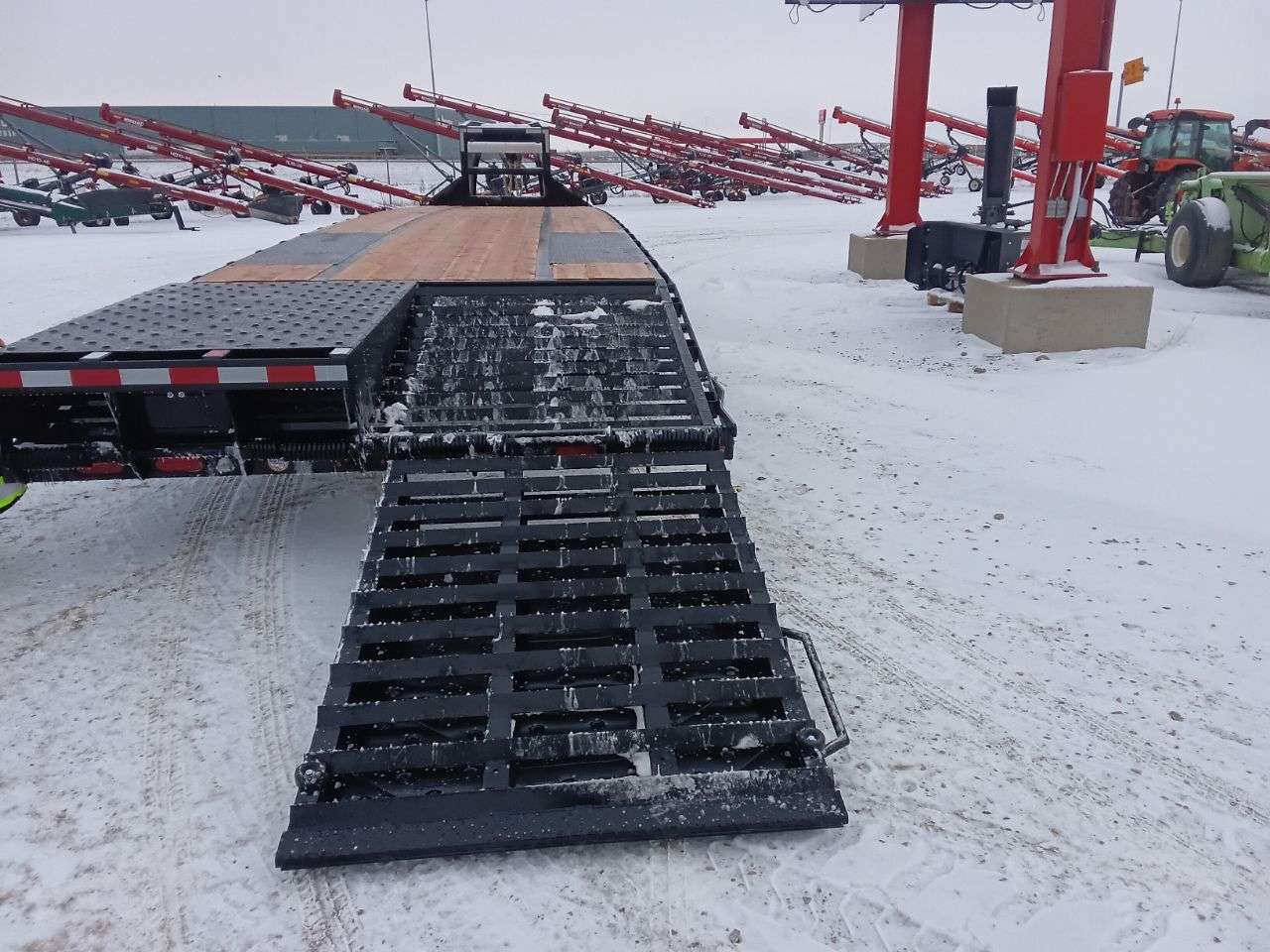 2026 Southland 8'6" x 38' GN Beavertail Flat Deck Trailer