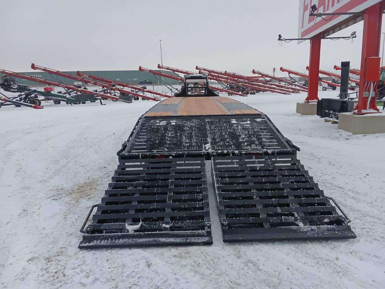 2026 Southland 8'6" x 38' GN Beavertail Flat Deck Trailer