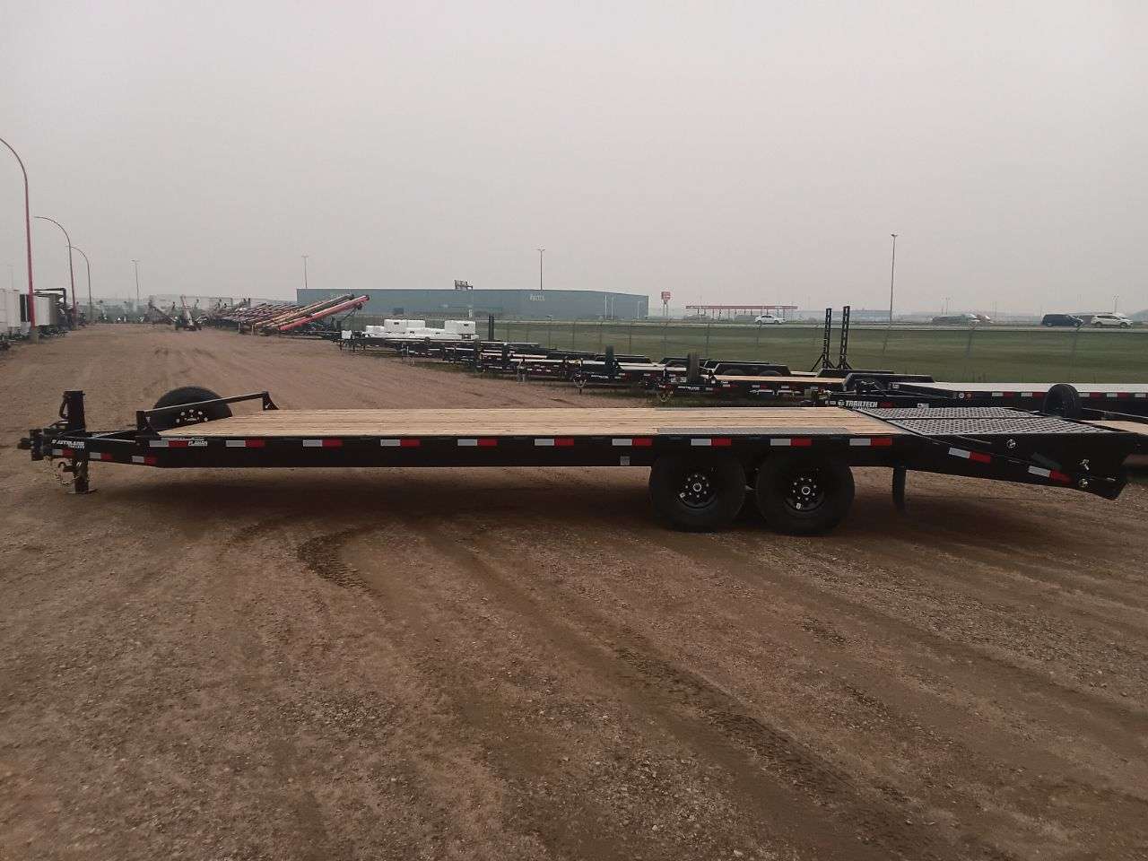 2026 Southland HBA 8'6" x 25' Beavertail Deckover