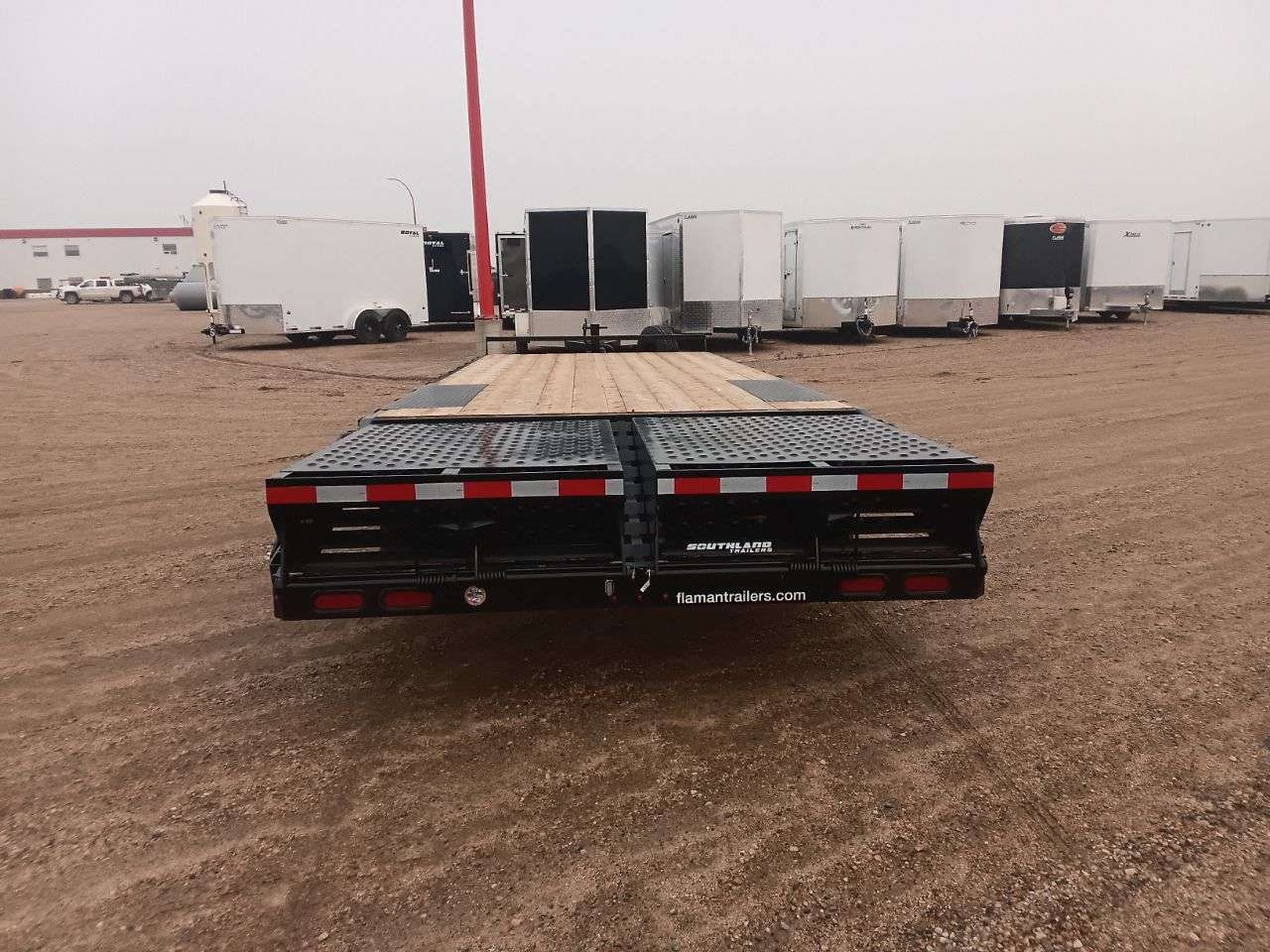 2026 Southland HBA 8'6" x 25' Beavertail Deckover