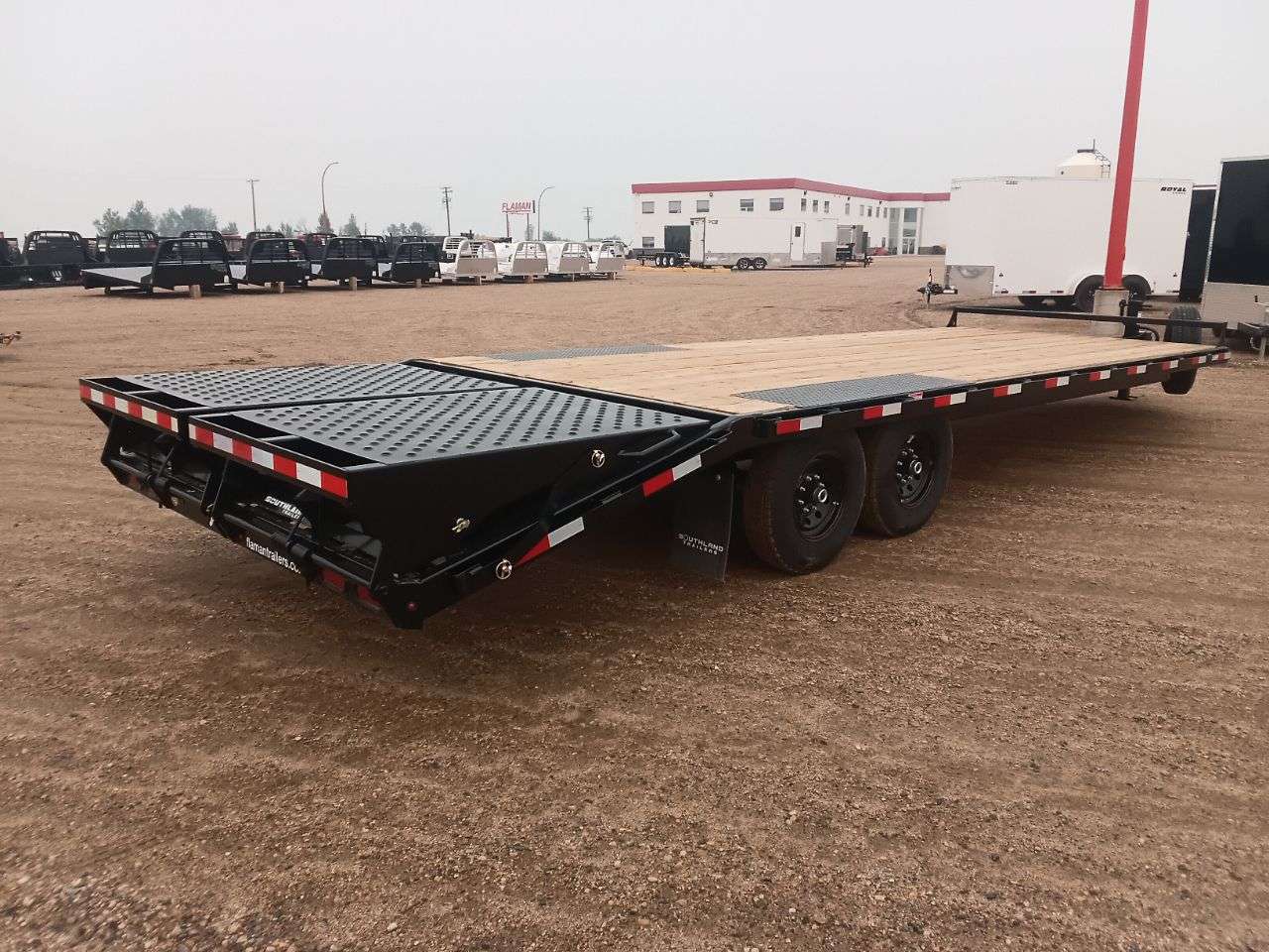 2026 Southland HBA 8'6" x 25' Beavertail Deckover