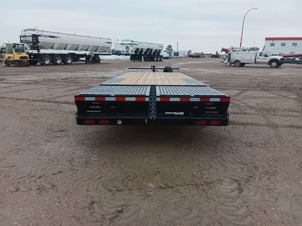 2026 Southland HBA 8'6" x 25' Beavertail Deckover