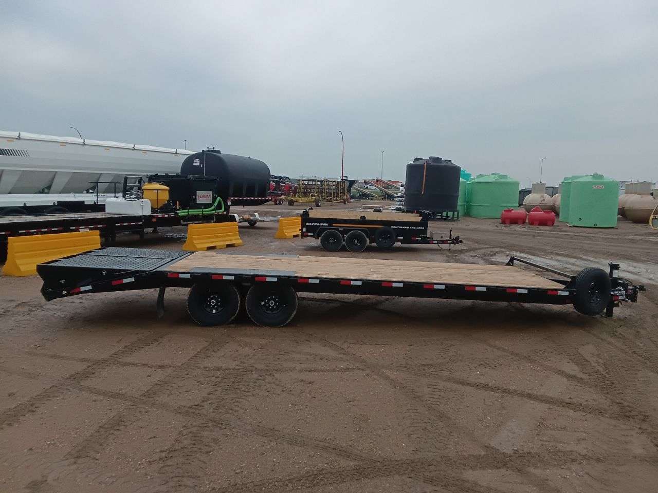 2026 Southland HBA 8'6" x 25' Beavertail Deckover