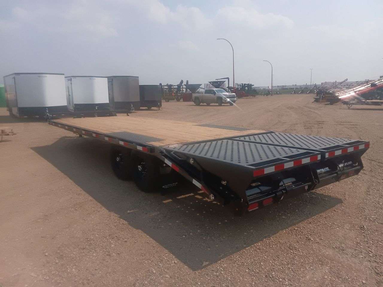 2026 Southland HBA 8'6" x 25' Beavertail Deckover