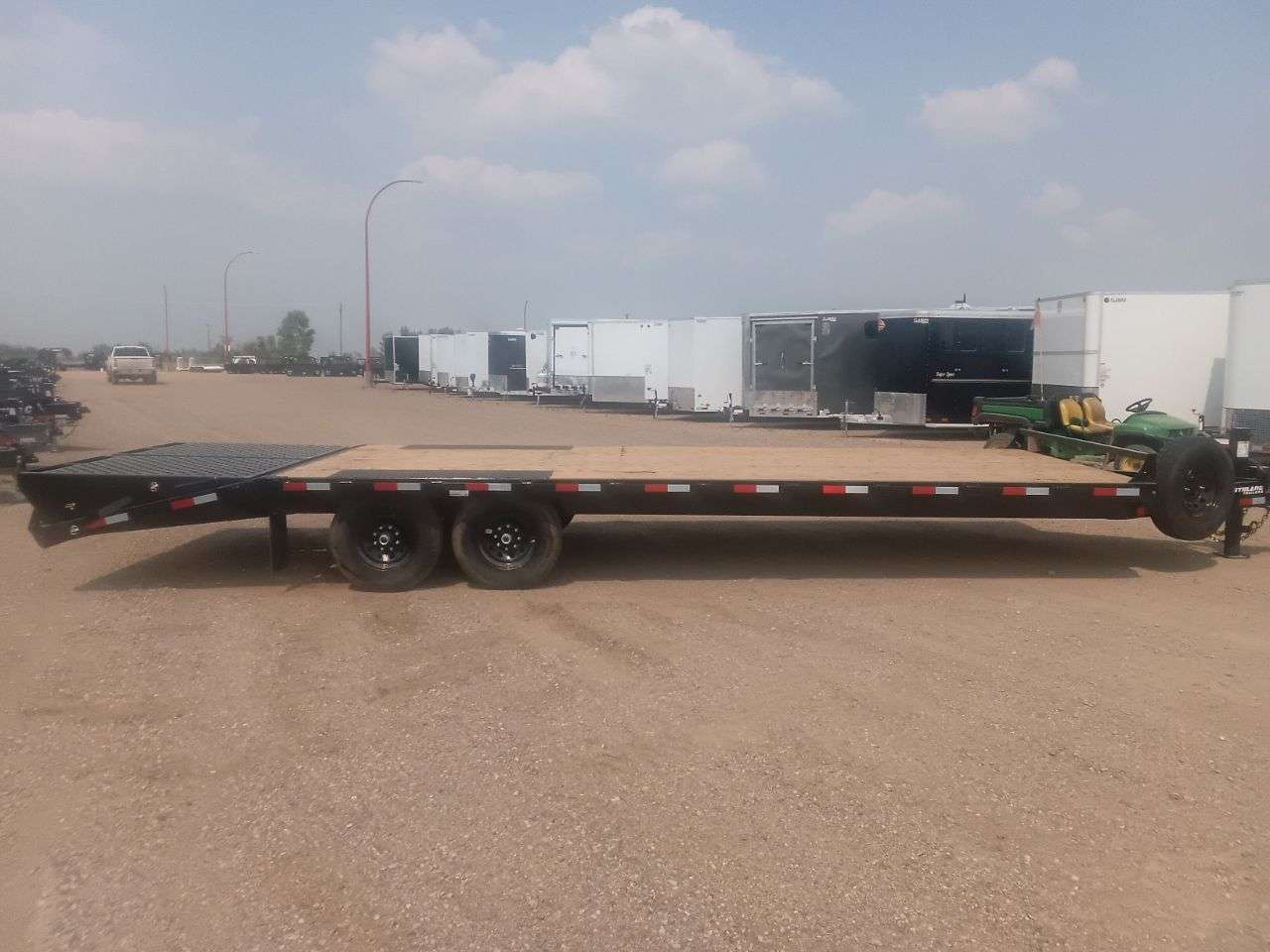 2026 Southland HBA 8'6" x 25' Beavertail Deckover