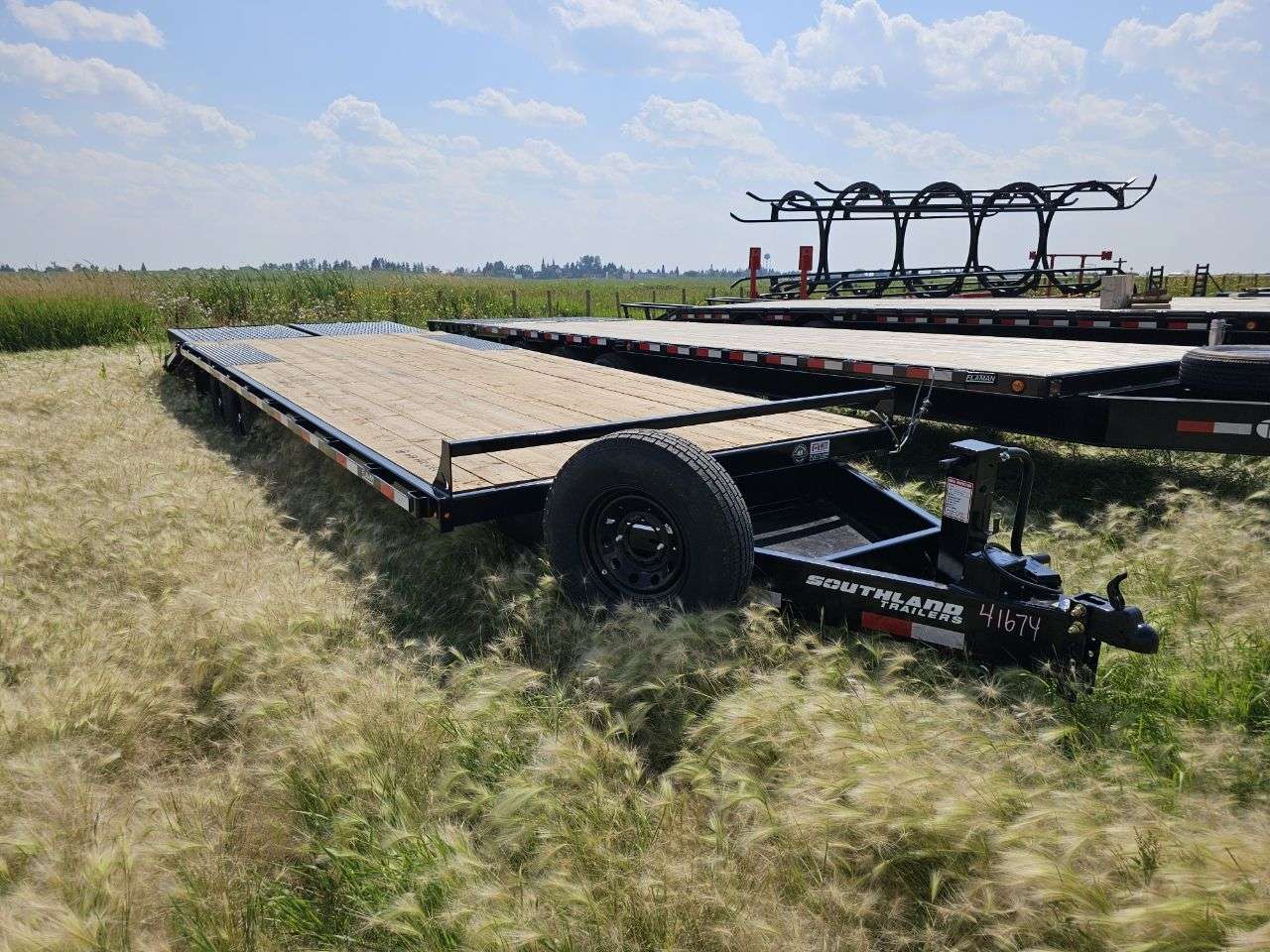 2026 Southland HBA 8'6" x 25' Beavertail Deckover Trailer