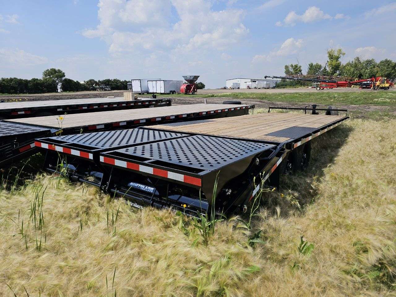 2026 Southland HBA 8'6" x 25' Beavertail Deckover Trailer