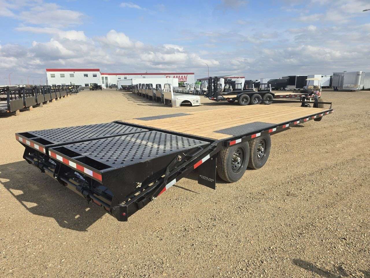 2026 Southland HBA 8'6" x 25' Beavertail Deckover Trailer