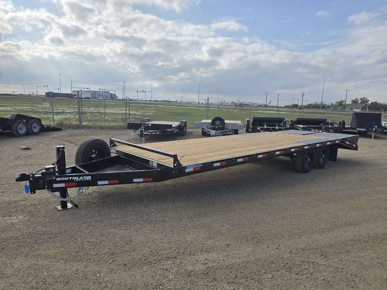 2026 Southland HBA 8'6" x 25' Beavertail Deckover Trailer