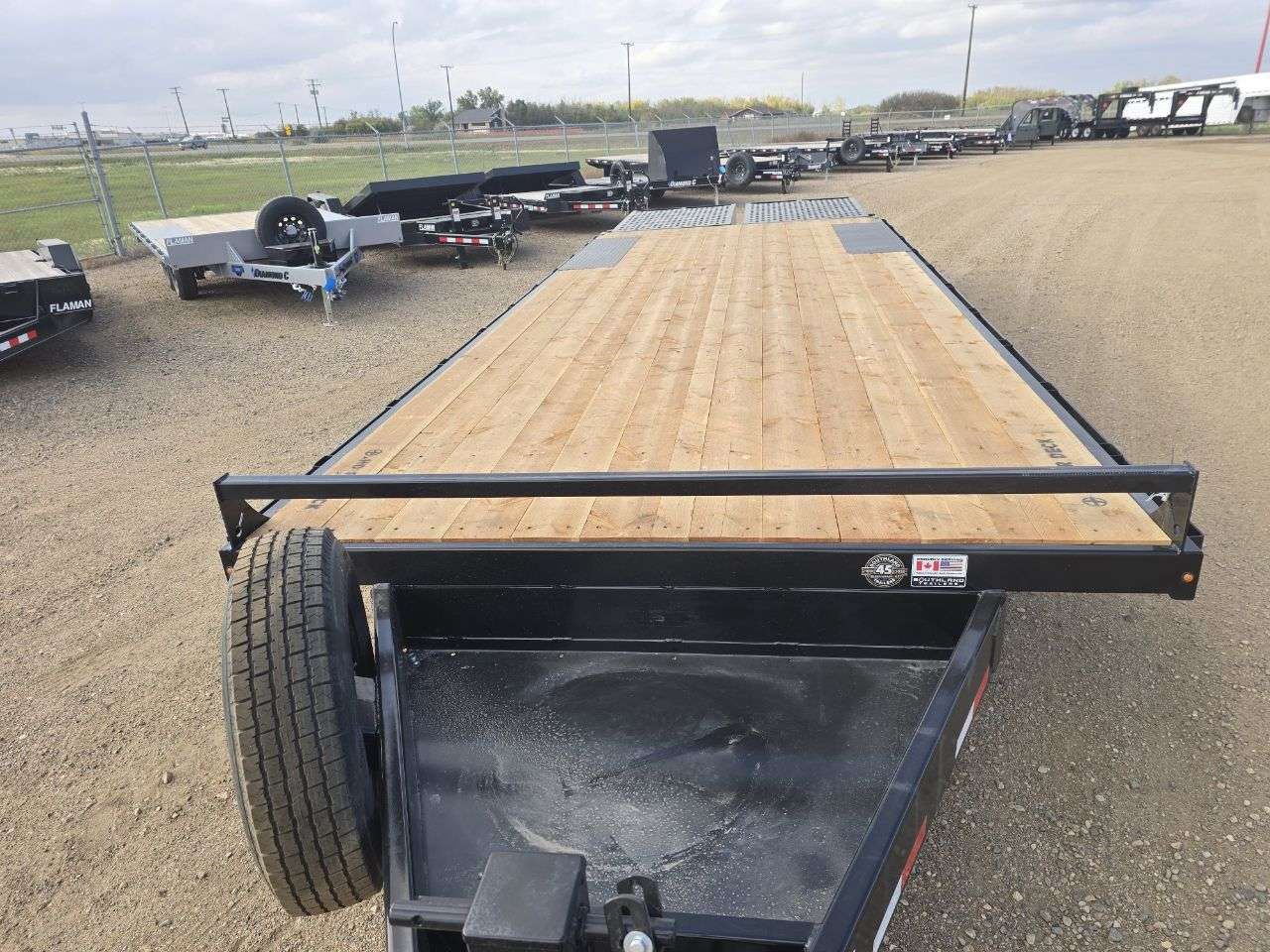2026 Southland HBA 8'6" x 25' Beavertail Deckover Trailer