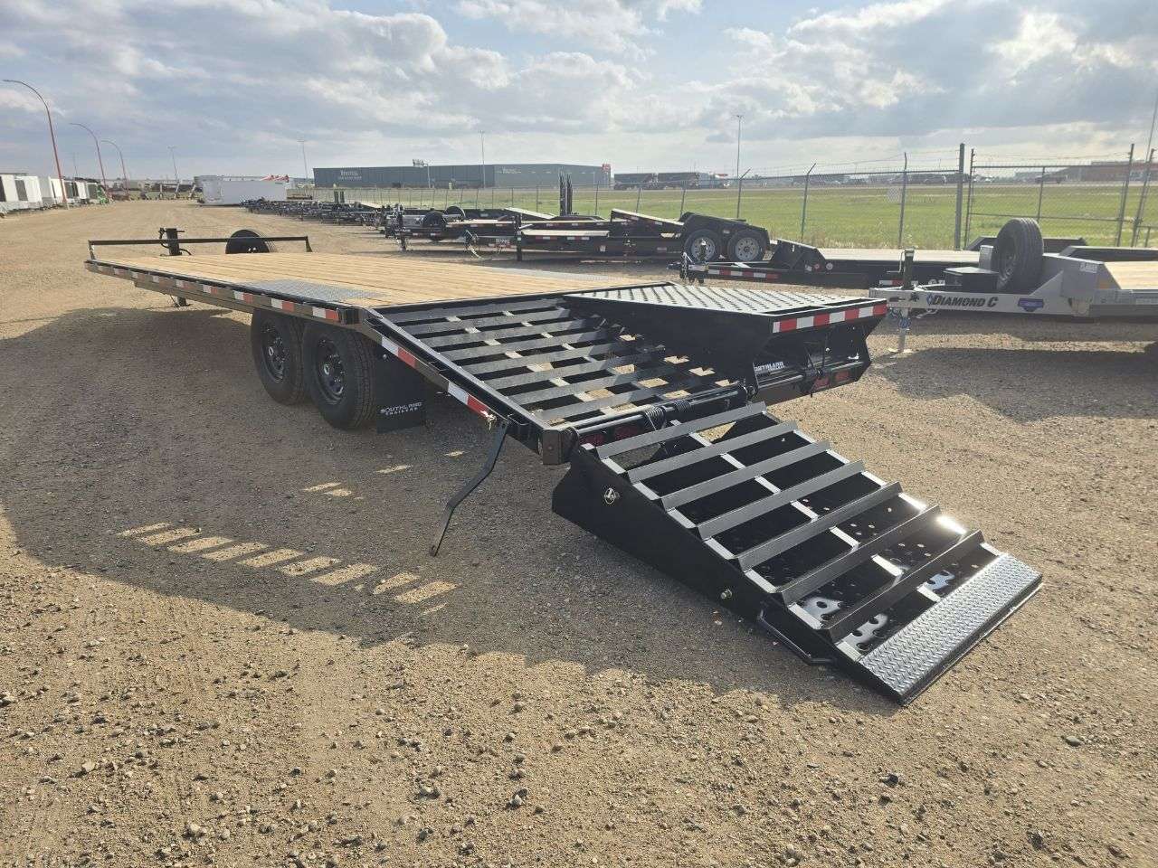 2026 Southland HBA 8'6" x 25' Beavertail Deckover Trailer