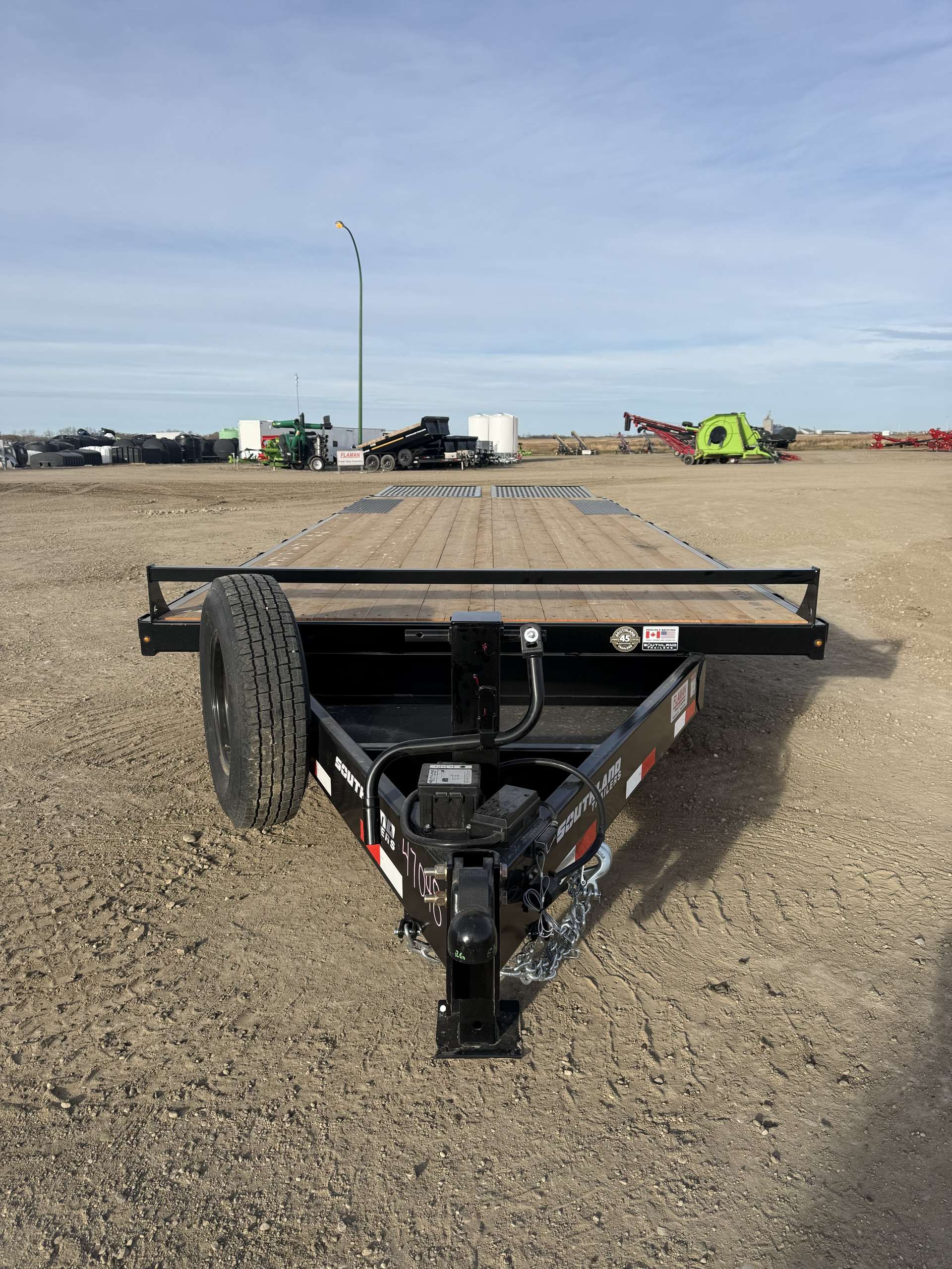 2026 Southland HBA 8'6" x 25' Beavertail Deckover Trailer