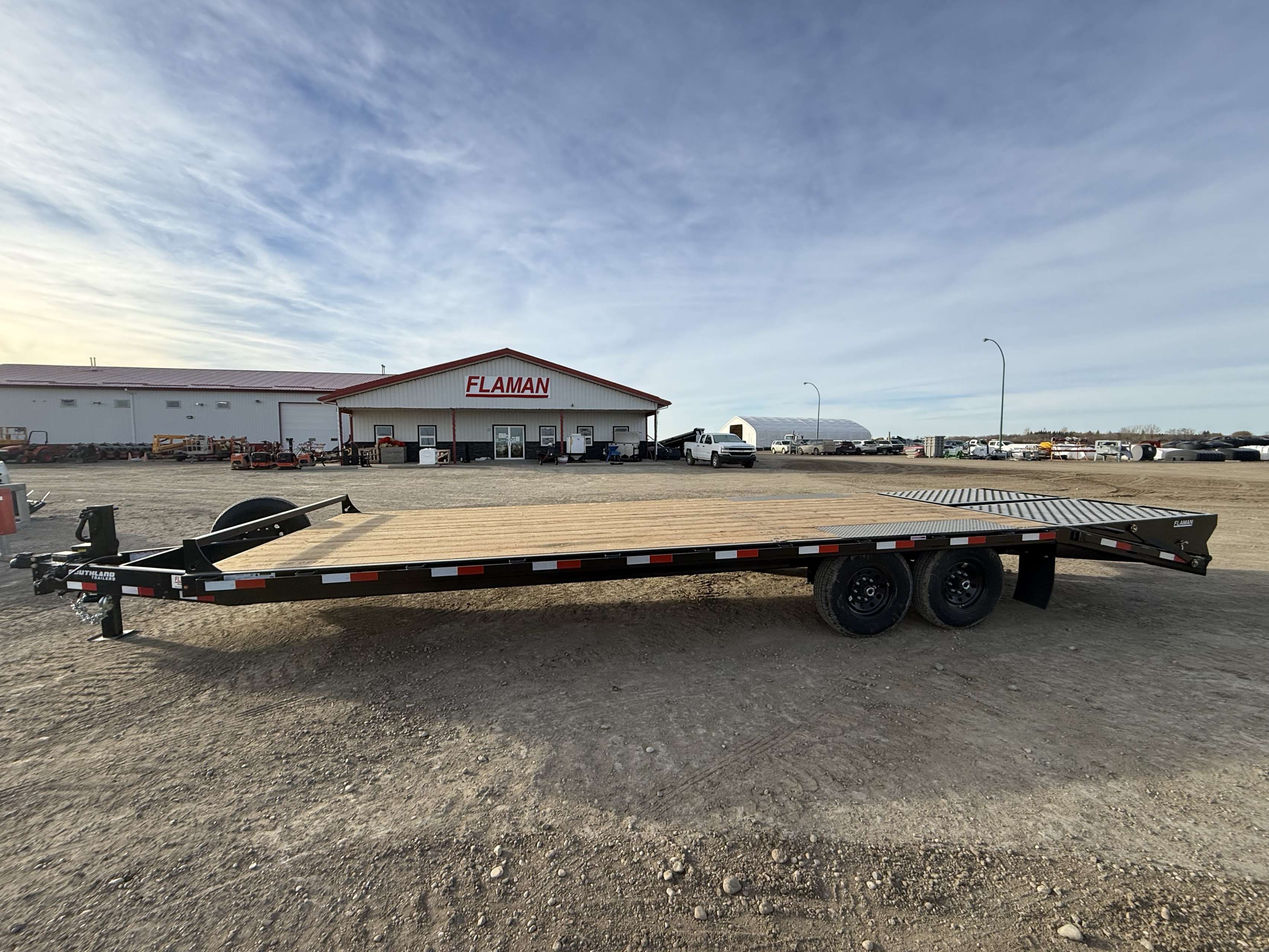 2026 Southland HBA 8'6" x 25' Beavertail Deckover Trailer
