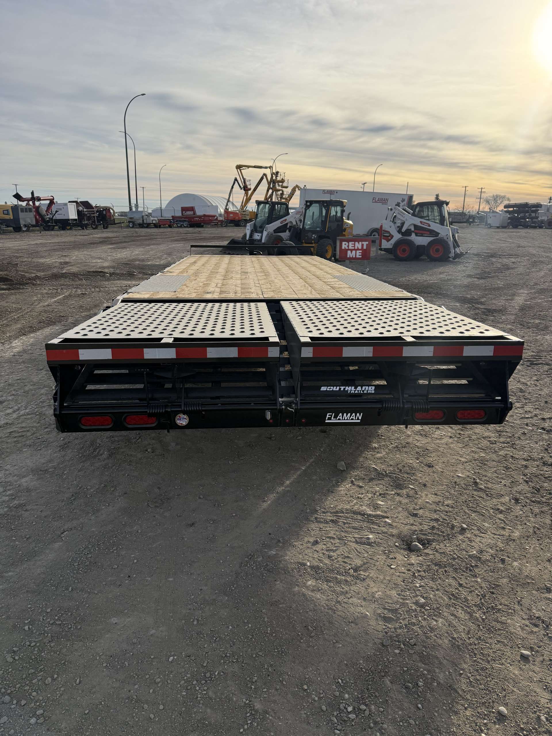 2026 Southland HBA 8'6" x 25' Beavertail Deckover Trailer
