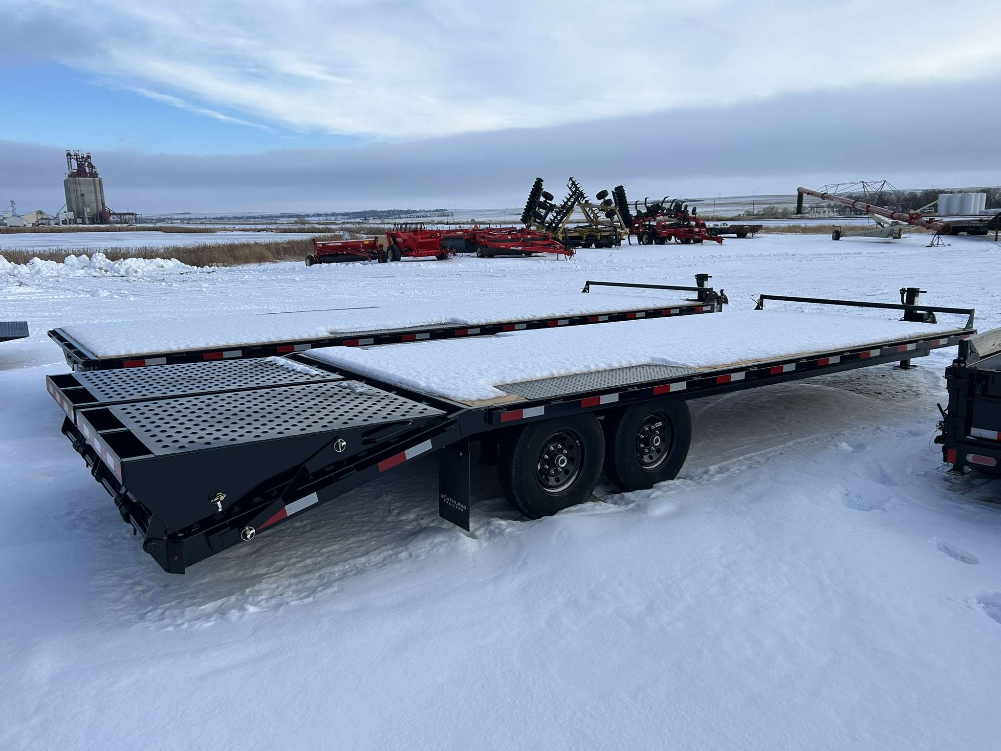 2026 Southland HBA 8'6" x 25' Beavertail Deckover Trailer