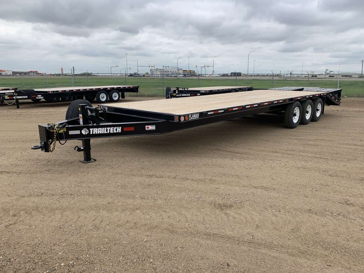 2026 Trailtech 8'6" x 28'9" Beavertail Deckover Trailer