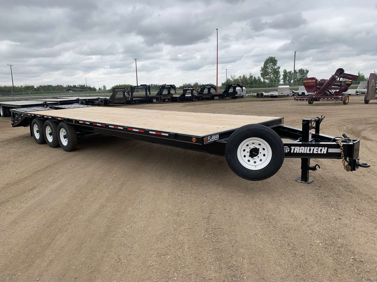 2026 Trailtech 8'6" x 28'9" Beavertail Deckover Trailer