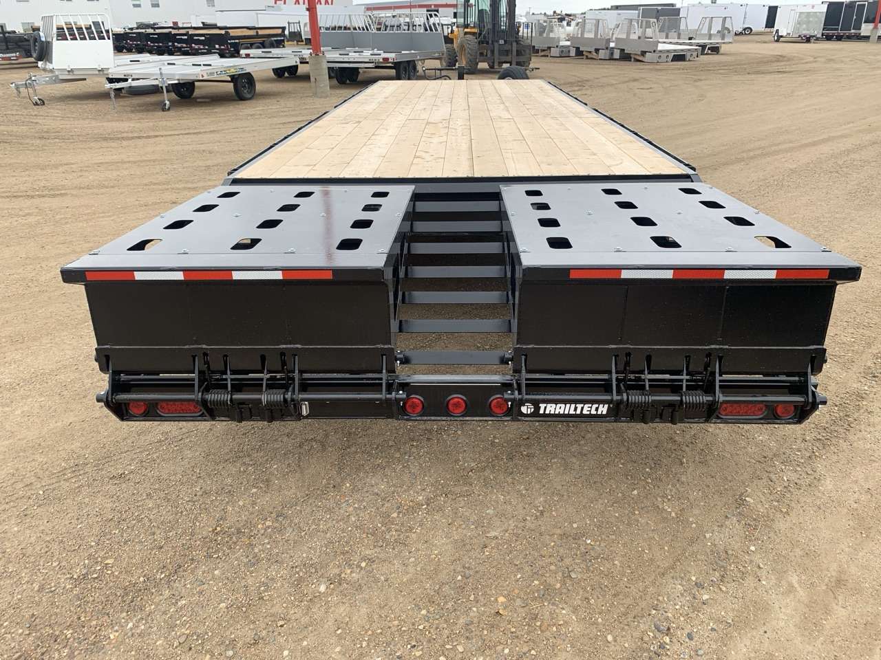 2026 Trailtech 8'6" x 28'9" Beavertail Deckover Trailer