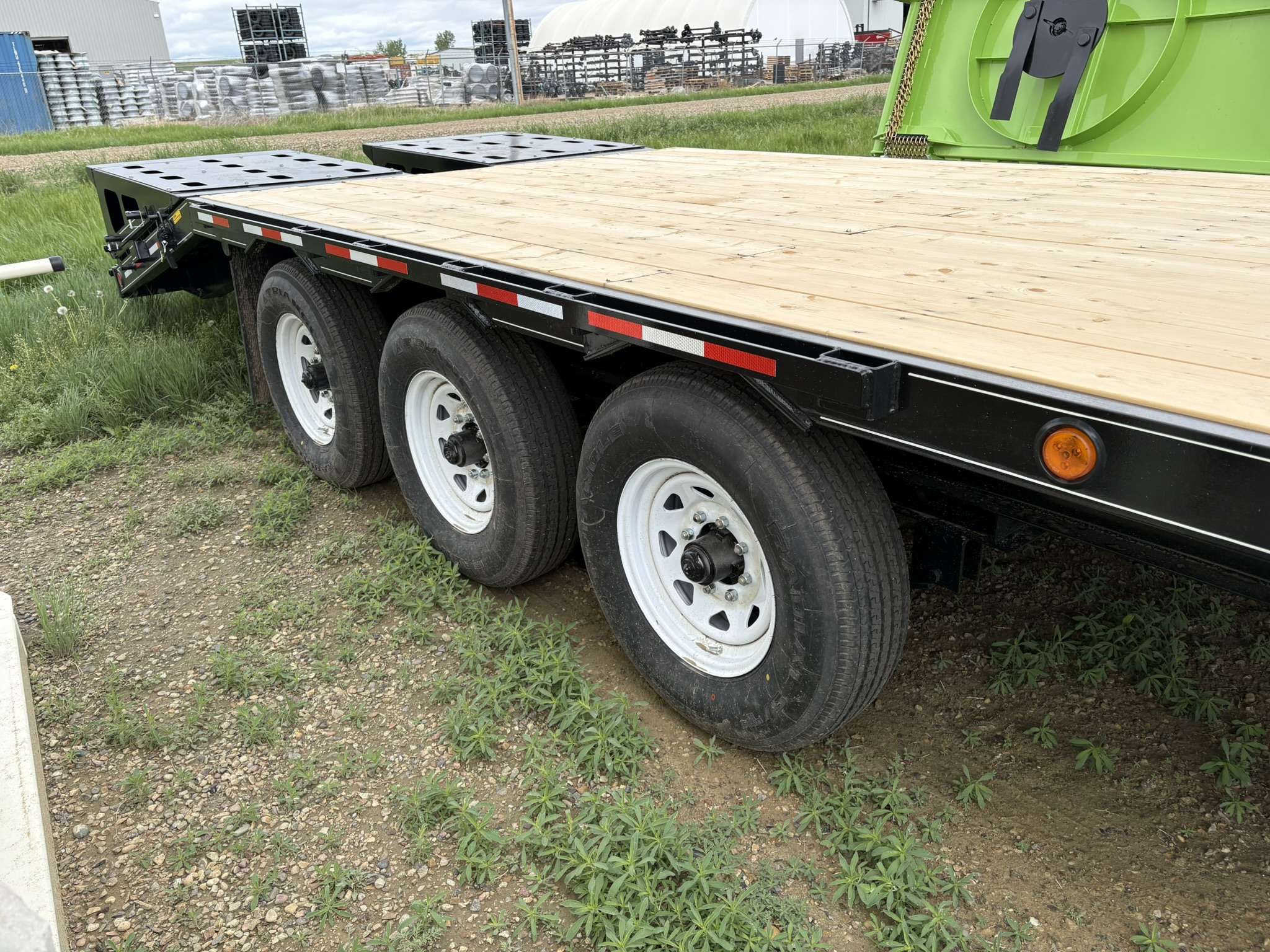 2026 Trailtech 8'6" x 28'9" Beavertail Deckover Trailer