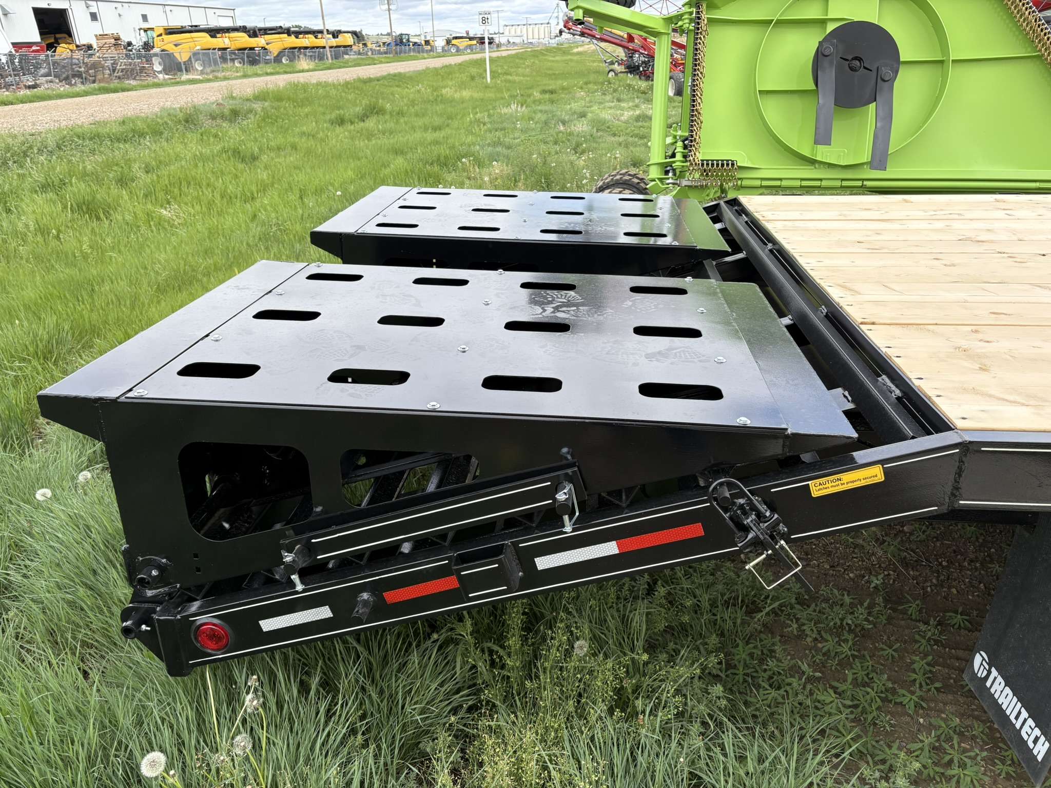 2026 Trailtech 8'6" x 28'9" Beavertail Deckover Trailer