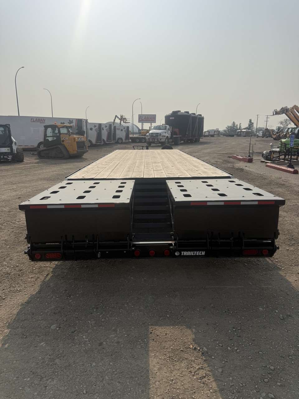 2026 Trailtech 8'6" x 28'9" Beavertail Deckover Trailer