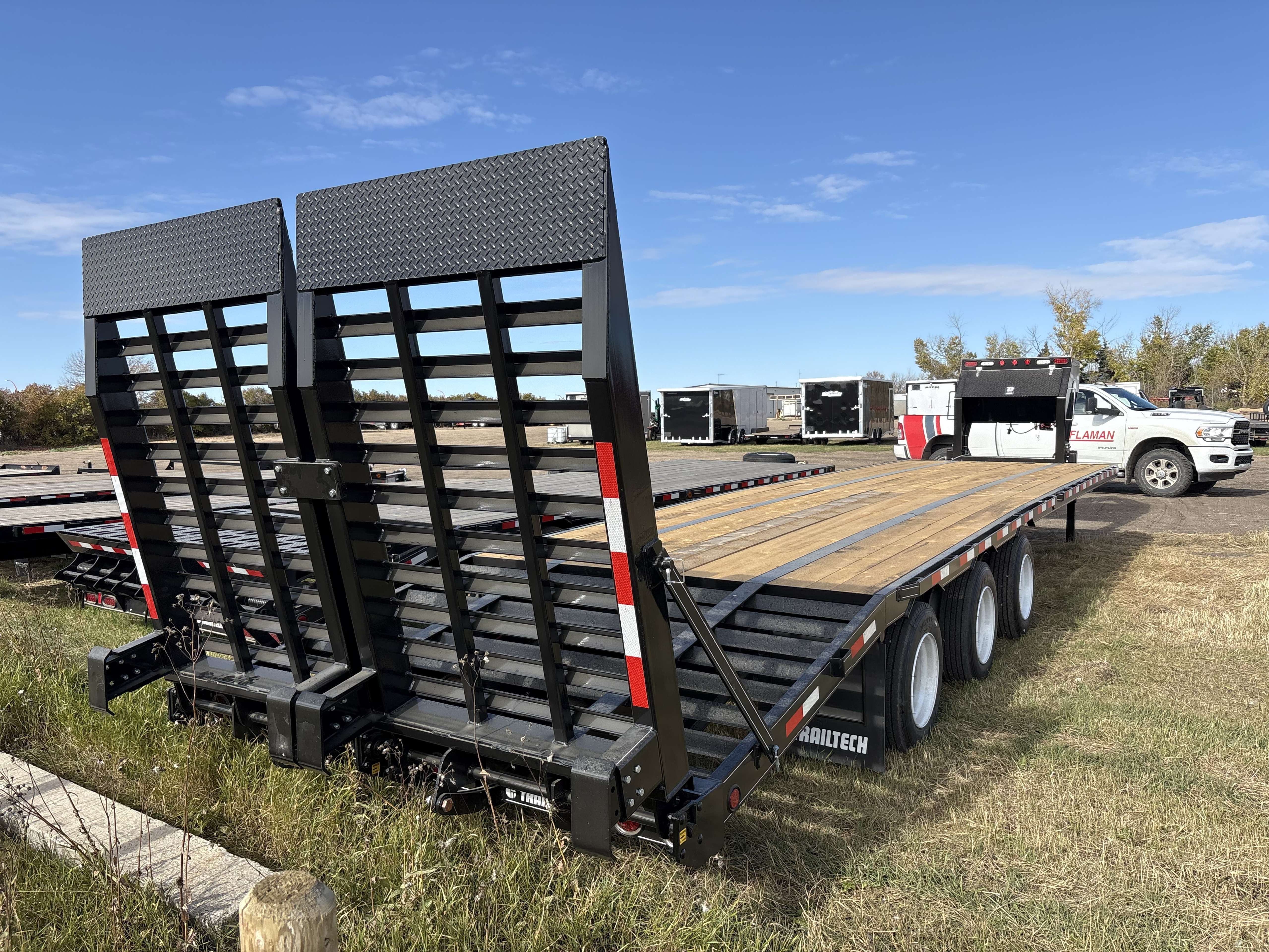 2026 Trailtech 8'6" x 33' GN Beavertail Flat Deck Trailer