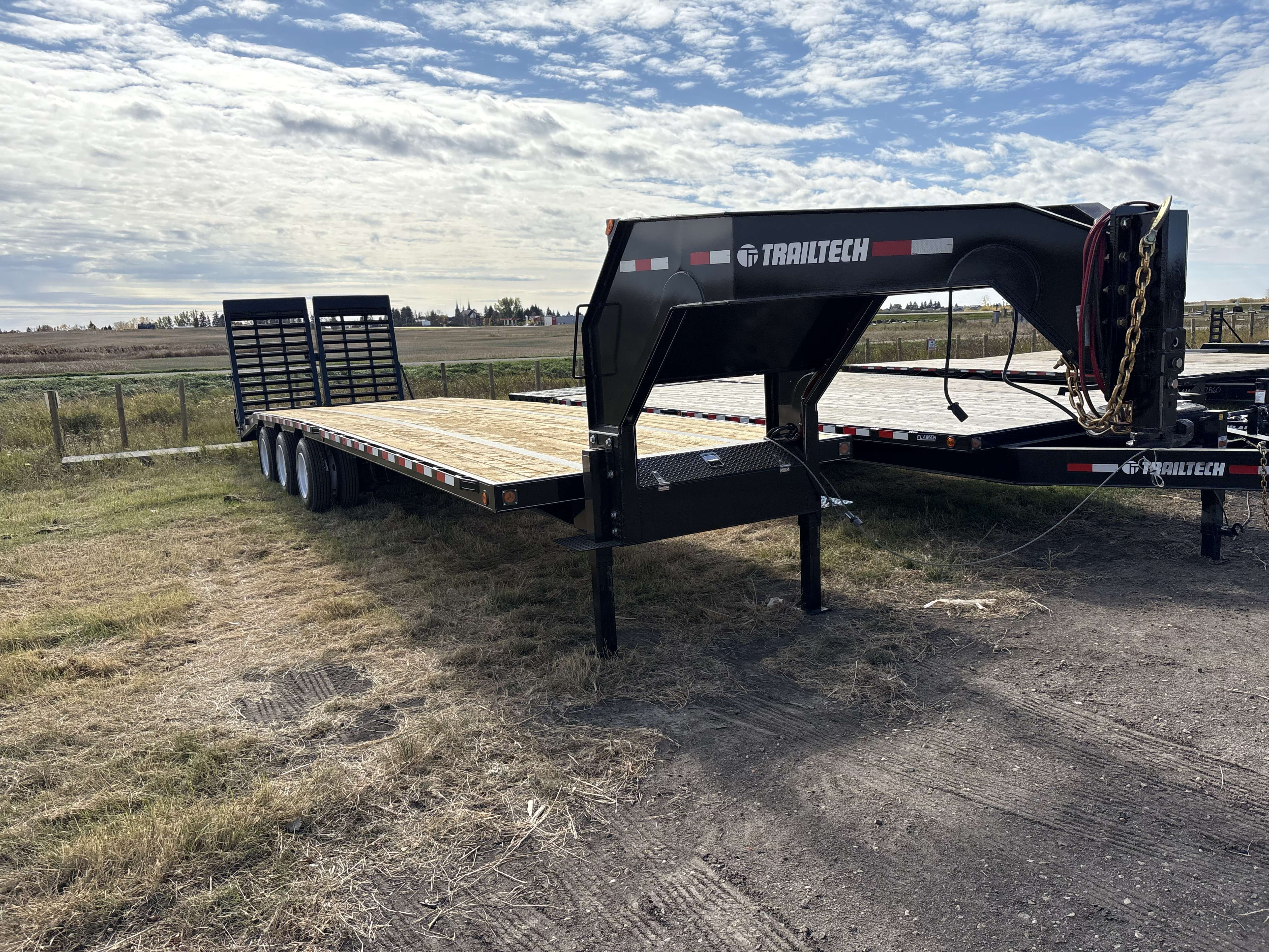 2026 Trailtech 8'6" x 33' GN Beavertail Flat Deck Trailer