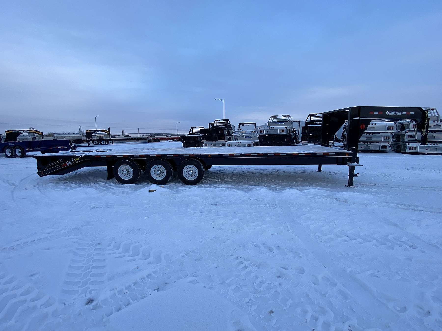 2026 Trailtech Essential Series 24' Tri-Axle Gooseneck