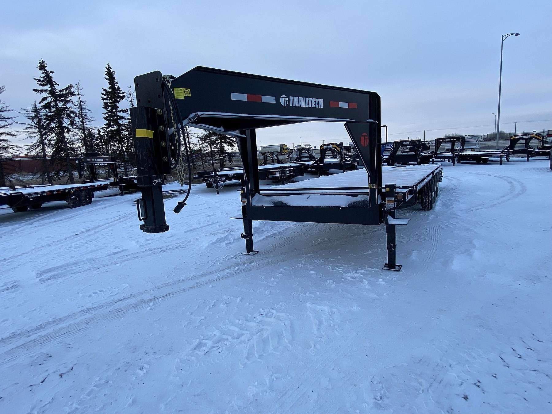 2026 Trailtech Essential Series 24' Tri-Axle Gooseneck