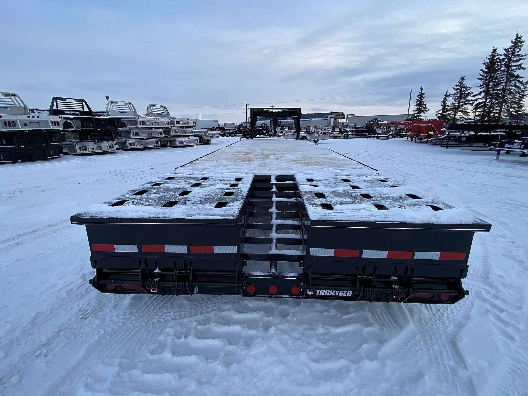 2026 Trailtech Essential Series 24' Tri-Axle Gooseneck