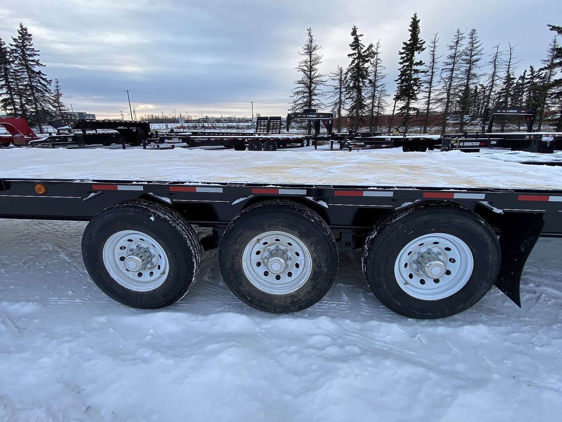 2026 Trailtech Essential Series 24' Tri-Axle Gooseneck