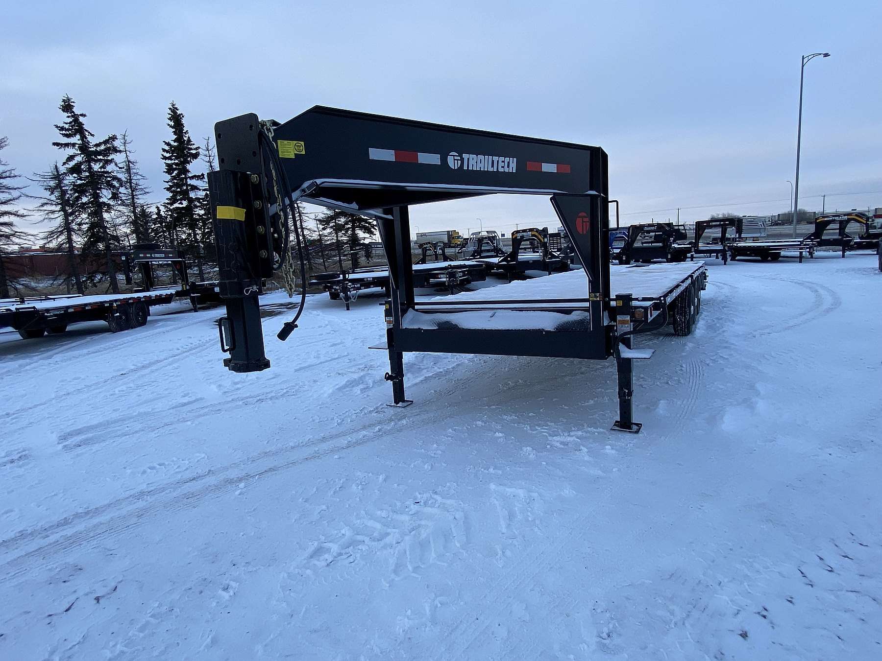 2026 Trailtech Essential Series 24' Tri-Axle Gooseneck