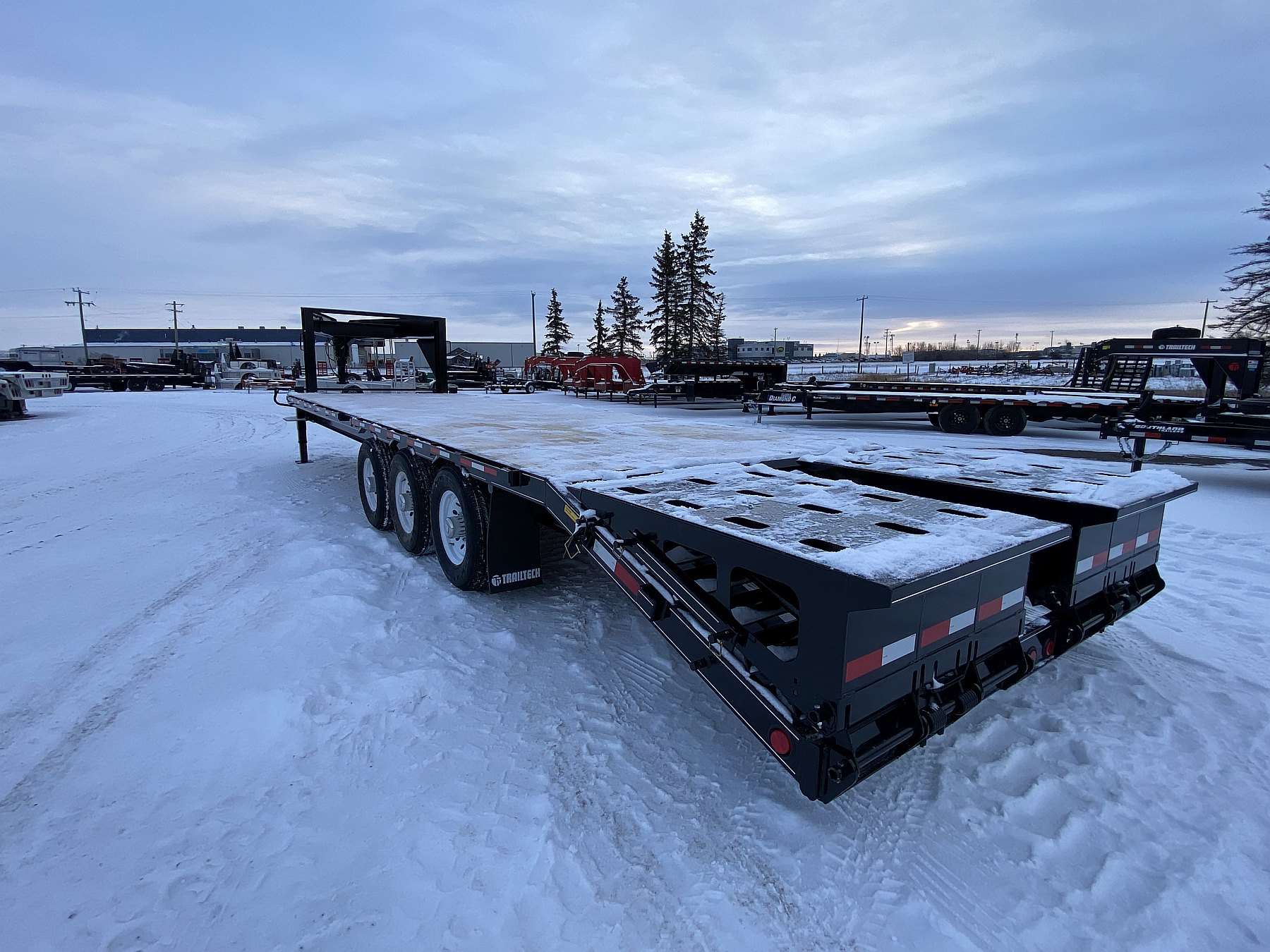 2026 Trailtech Essential Series 24' Tri-Axle Gooseneck