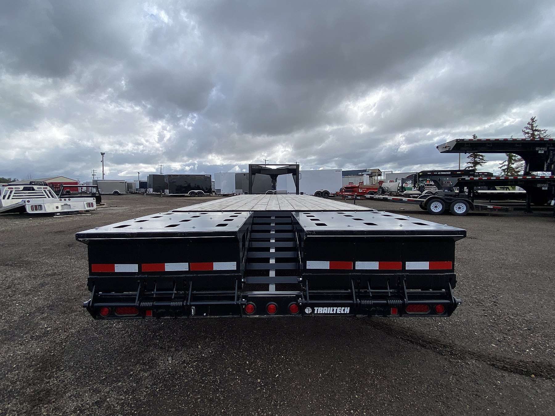 2026 Trailtech Essential Series 24' Tri-Axle Gooseneck